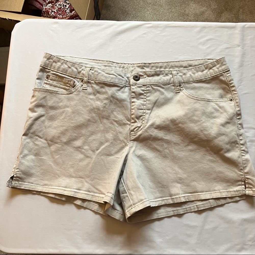 Women’s Faded Glory Khaki Tan shorts Size 18